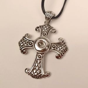 NWT Celtic Cross 12mm Mini Snap Charm Necklace